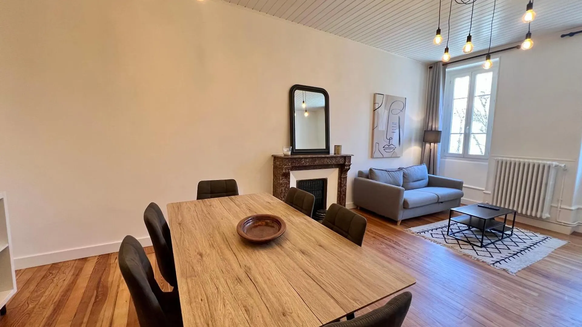 Appartement Spacieux En Centre Ville Montelimar 0*,  France